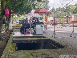 Trotoar Rapuh di Selong Dikeluhkan Warga, Sudah Lama Tak Diperbaiki