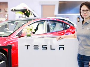 Produsen Mobil China Diam-diam Bajak Mantan Orang Penting Tesla
