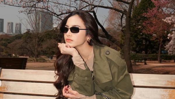 Liburan ke Jepang, Gaya Mahalini Curi Perhatian