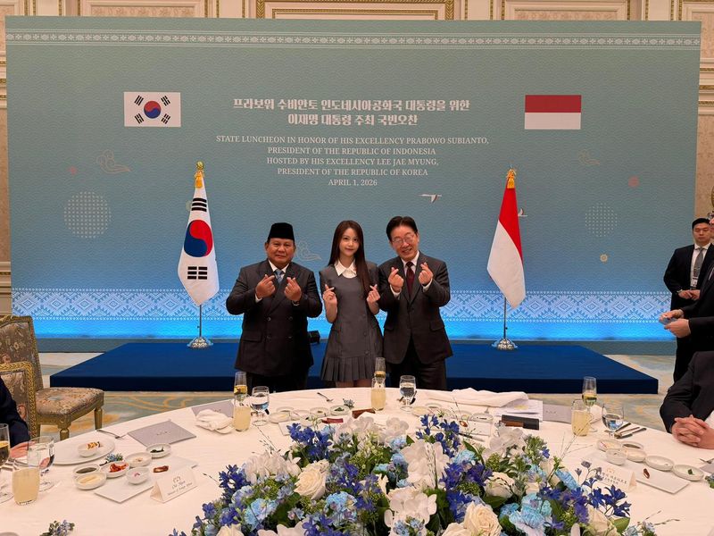 Gaya Presiden Dunia yang Viral: Finger Heart- Pose Kamehame
