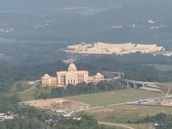 Viral Rumah Megah di Kalimantan Bikin Netizen Salfok, Punya Siapa?