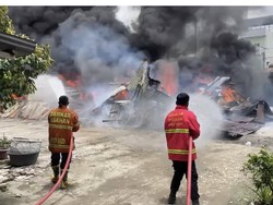 Kebakaran Gudang Penitipan Mobil di Asahan, 19 Mobil-4 Motor Ludes Terbakar