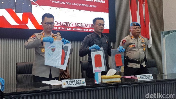 Polisi Trenggalek tunjukkan barang bukti