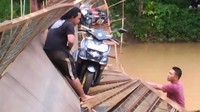 Lima Warga Jatuh ke Sungai Saat Jembatan Putus di Sukabumi, Ada Balita