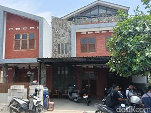 KPK Geledah Rumah Ono Surono di Indramayu, Dokumen Disita