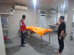 Video Pengedar Narkoba di Palembang Tewas Jatuh dari Atap saat Digerebek