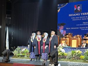 ISBI Bandung Kukuhkan Dua Guru Besar di Bidang Seni dan Budaya