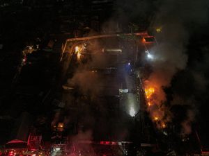 SPBE Cimuning Bekasi Dilalap Api, Rumah Warga Ikut Terbakar