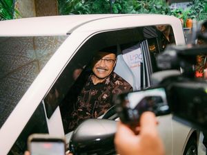 Uji Coba Budaya Kerja Baru, Gus Ipul Ngantor Pakai Mobil Listrik