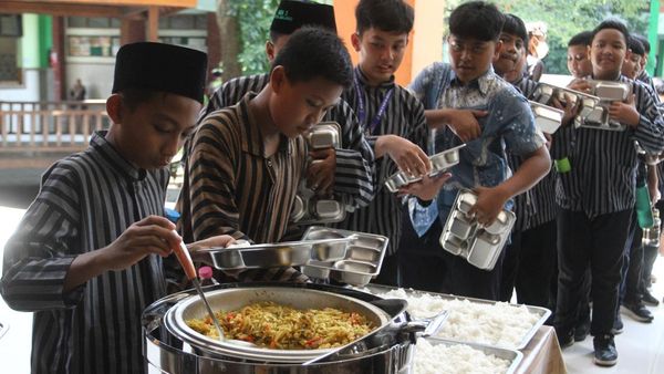 Uji Coba MBG di Malang Terapkan Sistem Prasmanan