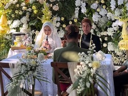 Viral! Pernikahan Sederhana Tanpa Sewa Gedung, Digelar di Depan Rumah