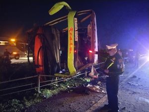 Kronologi Bus Restu Terguling di Tol Jombang, 1 Tewas-11 Luka Berat