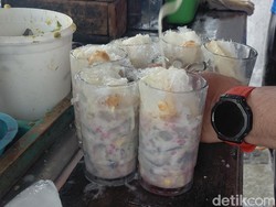 Kesegaran Es Goyobod Ude Garut yang Lestari Sejak 1970