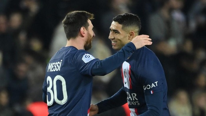 Paris Saint-Germains Argentine forward Lionel Messi (L) celebrates with Paris Saint-Germains Moroccan defender Achraf Hakimi after scoring his teams second goal during the French L1 football match between Paris Saint-Germain (PSG) and Toulouse FC 
