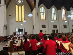 Ribuan Umat Kristiani Padati Katedral Bandung di Jumat Agung