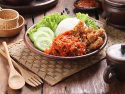 3 Resep Sambal yang Pedas Nikmat buat Ayam Geprek