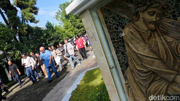 Jumat Agung, Umat Katolik Jalani Prosesi Jalan Salib