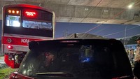 Kronologi Mobil Tertemper KRL di Bogor hingga Pengemudi Kabur