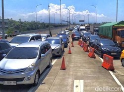 Libur Panjang, Exit Tol Parungkuda Mengular hingga Km 72