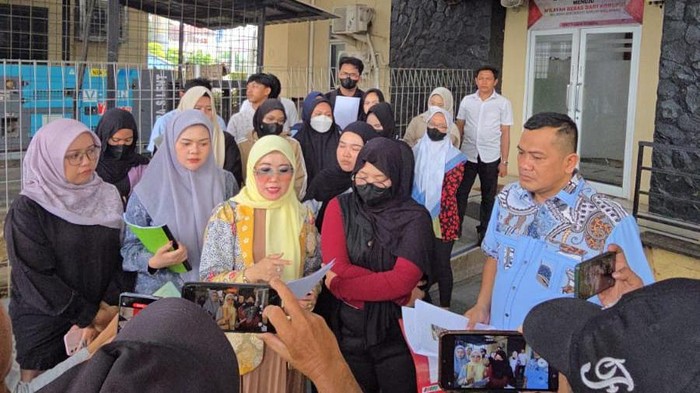 Kuasa hukum korban Conie Pania Putri usai membuat laporan di Polda Sumsel