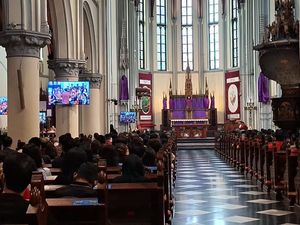 Video: Gereja Katedral Jakarta Dipenuhi Jemaat Sore Ini