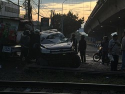 KAI Tuntut Ganti Rugi Pengemudi yang Mobilnya Tertemper KA di Bogor