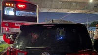 Minibus Ringsek Usai Terserempet KRL di Bogor, Pengemudi Kabur