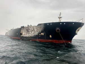 Penampakan Kapal Tanker Terbakar-Rusak Parah Usai Dibom Iran
