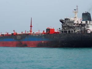 Seberapa Penting Selat Hormuz dalam Rantai Pasokan Energi di Dunia?