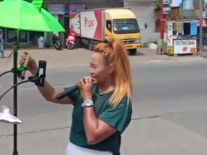 Totalitas Pinkan Mambo Live Siang Hari di Jalanan: Iritasi Kulit hingga Berdarah