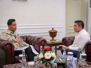 Seskab Teddy Temui Gibran 1,5 Jam di Istana Wapres, Ini yang Dibahas