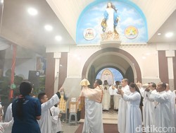 Misa Kamis Putih di Gereja Katedral Medan Berjalan Khidmat