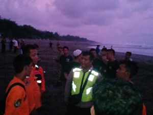 4 Remaja Terseret Ombak Pantai Gajah Kebumen, 2 Hilang