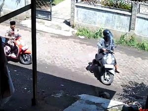 Dikira Tamu Lebaran, 2 Pria Bersarung Gondol Motor Ketua RT di Pasuruan