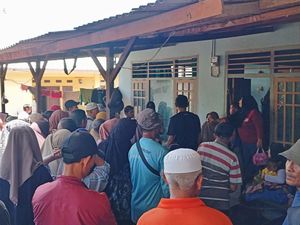 Nasib Warga di Lombok Timur Antre LPG 3 Kg Berjam-jam hingga Pingsan