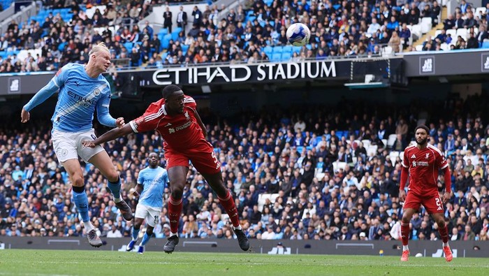 MANCHESTER, ENGLAND - APRIL 4: Erling Haaland of Manchester City scores their 2nd goal during the Emirates FA Cup Quarter Final match between Manchester City and Liverpool at Etihad Stadium on April 4, 2026 in Manchester, England. (Photo by Simon Sta