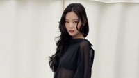 Jennie BLACKPINK Pakai Gaun Terbuka, Hidupkan Tren Underboob ala Jacquemus