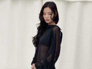 Jennie BLACKPINK Pakai Gaun Terbuka, Hidupkan Tren Underboob ala Jacquemus