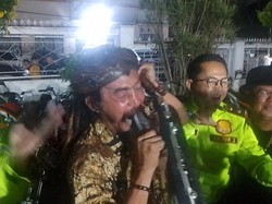 Kesal Suara Bising, Limbad Gigit Knalpot Brong Saat Razia Polisi di Cianjur