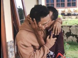 Haru Pertemuan Anak dan Ayah di Bandung Barat Usai 18 Tahun Terpisah