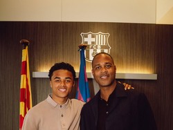 Barcelona Percaya pada Anaknya Patrick Kluivert