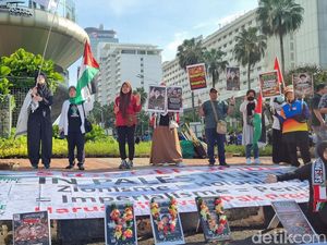 Aksi Damai di CFD Bundaran HI, Warga Doakan 3 Prajurit TNI Gugur di Lebanon