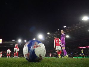 Arsenal Kalah Lagi, Hilang Trofi Lagi