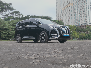 Bukan Mewahnya, Kartu As Denza D9 Ini Bikin Alphard Iri