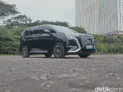 Bukan Mewahnya, Kartu As Denza D9 Ini Bikin Alphard Iri