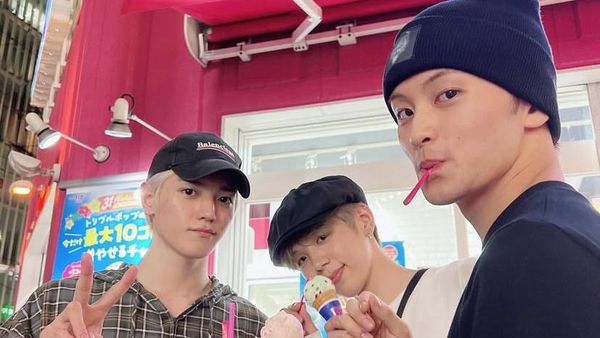 Mark Lee Doyan Ngemil Cupcake hingga Makan Es Krim Bareng Member NCT
