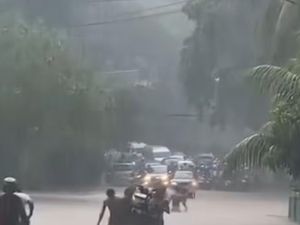 Banjir Setinggi Paha di Depan Sheraton Senggigi, Lalu Lintas Sempat Lumpuh