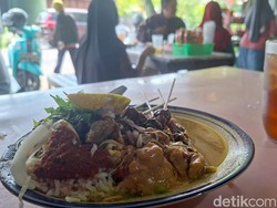 Murah Meriah, Nasi Becek Khas Nganjuk di Warung Ini Bikin Nagih!