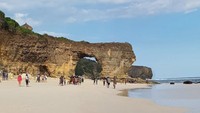 Pantai Mbawana Sumba: Rute, Tiket Masuk, dan Daya Tariknya