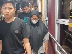 Gelapkan Uang Rp 1,1 Miliar, Bu Guru di Palembang Digiring ke Kantor Polisi